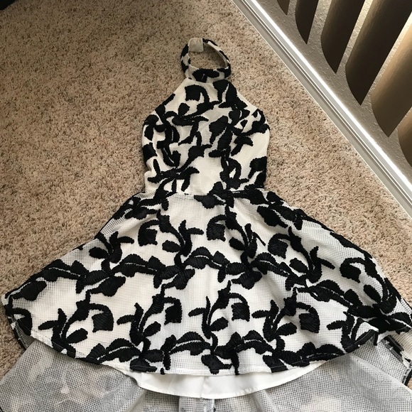 elegant dress - Picture 4 of 6